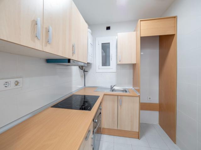 Piso en venta en Barcelona, La Nova Esquerra de l´Eixample. Piso exterior con balcón y doble orientación en finca con ascensor en lEixample. Pisos.