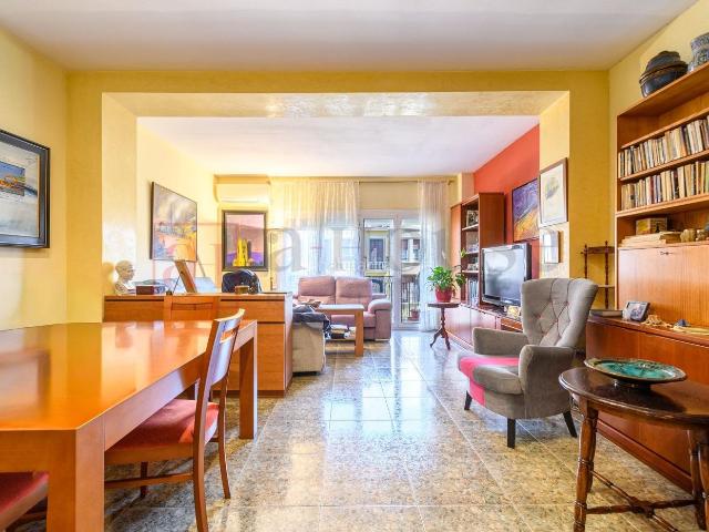 Piso en venta en Barcelona, La Nova Esquerra de l´Eixample. PISO LISTO PARA ENTRAR A VIVIR CON GRAN BALCÓN Y DOBLE ORIENTACIÓN EN LA NOVA ESQUERRA DE LEIXAMPLE. Pisos.