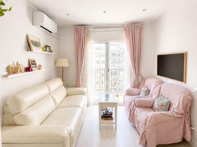 Piso en venta en Barcelona, La Nova Esquerra de l´Eixample. Piso reformado con mucha luz y parking listo para entrar a vivir. Pisos.