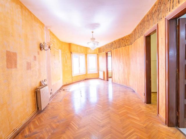 Piso en venta en Barcelona, La Sagrera. Piso en Sant Andreu, a reformar. Pisos.