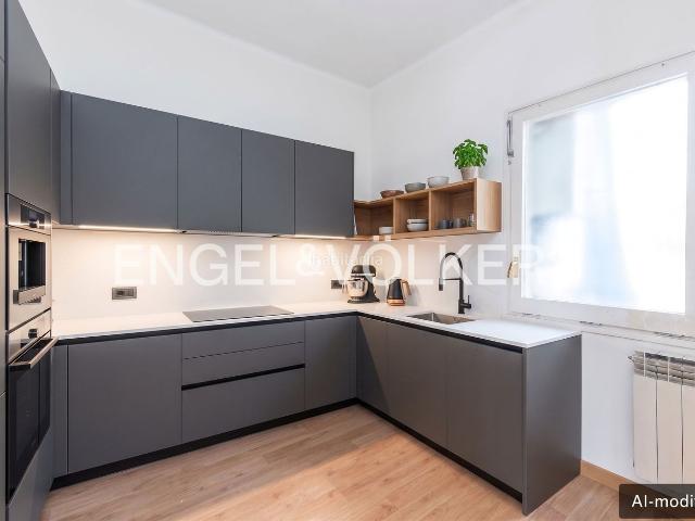 Piso en venta en Barcelona, La Salut. Estupendo piso de 4 habitaciones, balcón y ascensor en Gracia. Pisos.
