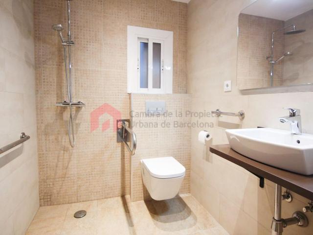 Piso en venta en Barcelona, Vallcarca Penitents. calle Sostres, piso de 91 m2 con 3 habitaciones 1 baño, para entrar a vivir. Pisos.