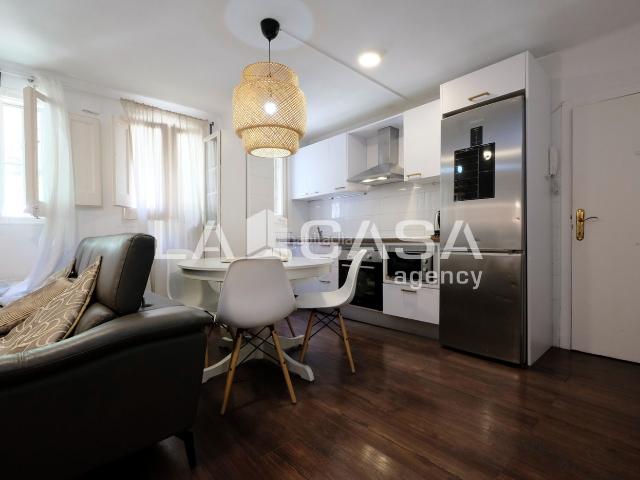 Piso en venta en Barcelona, Montbau. ? ¡Espectacular piso listo para entrar a vivir! ?. Pisos.