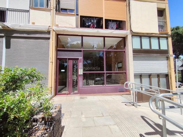 Piso en venta en Barcelona, Montbau. Piso en venta con inqulino en Montbau. Pisos.