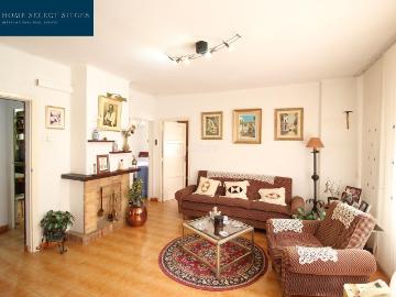 Piso en venta en Barcelona, Montbau. Piso junto Hospital Vall DEbrón. Pisos.