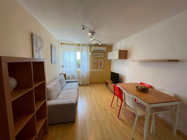 Piso en venta en Barcelona, Montbau. Piso luminoso 55 m² exteriores. Pisos.