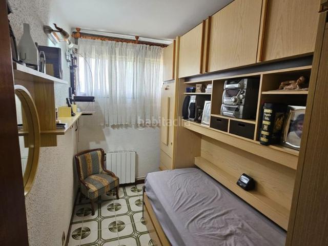 Piso en venta en Barcelona, Montbau. Pisos.
