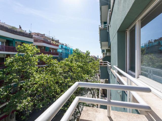 Piso en venta en Barcelona, Navas. Alto y muy luminoso.!. Pisos.