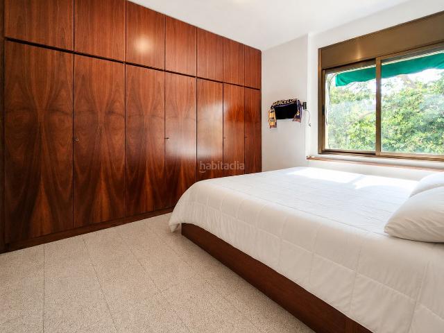 Piso en venta en Barcelona, Navas. Amplio piso exterior, luminoso y con balcón en La Sagrera. Pisos.