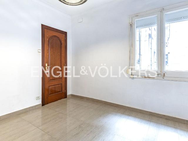 Piso en venta en Barcelona, Navas. Elegante apartamento de 2 dormitorios en calle Mallorca, La Sagrera. Pisos.