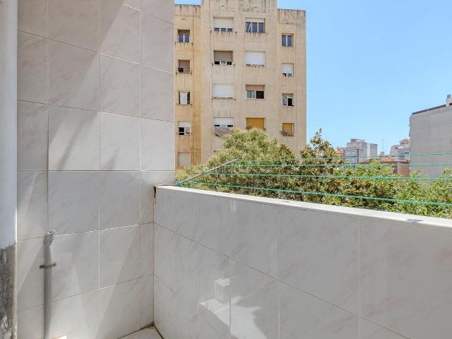 Piso en venta en Barcelona, Navas. Enacantador piso en Barcelona. Pisos.