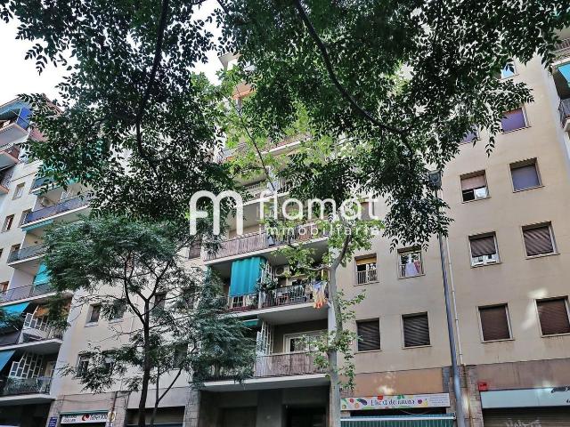 Piso en venta en Barcelona, Navas. PISO CON ASCENSOR EN NAVAS. Pisos.