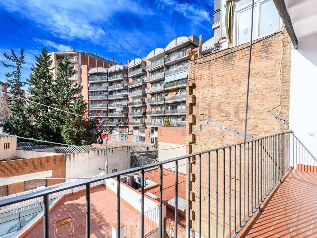 Piso en venta en Barcelona, Navas. PISO REFORMADO EN EL CLOT. Pisos.