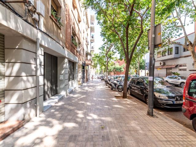 Piso en venta en Barcelona, Navas. Pisos.