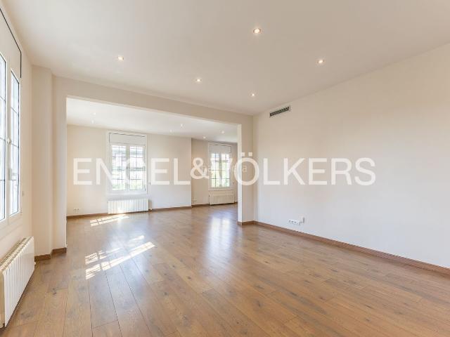 Piso en venta en Barcelona, Pedralbes. Elegante y luminosa vivienda en finca clásica de Pedralbes. Pisos.