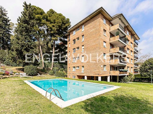 Piso en venta en Barcelona, Pedralbes. Exclusivo piso con terraza y piscina en Pedralbes. Pisos.