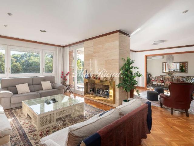 Piso en venta en Barcelona, Pedralbes. Exclusivo piso a tres vientos en Pedralbes, junto al Real Club de Tenis Barcelona 235m. Pisos.