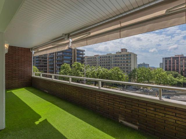 Piso en venta en Barcelona, Pedralbes. Exclusivo piso reformado en Pedralbes con terraza, piscina y garaje doble. Pisos.