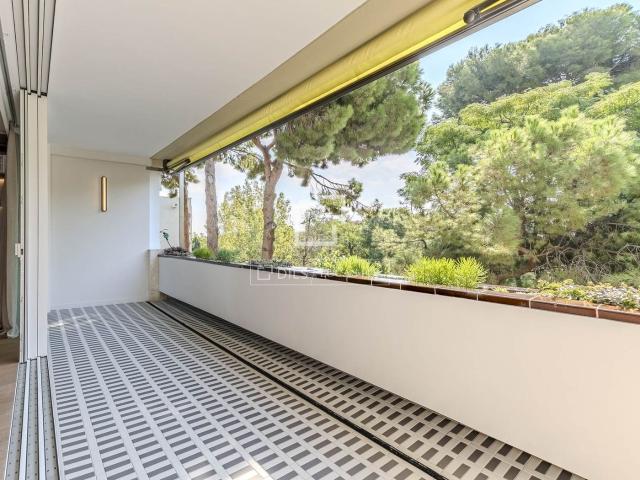 Piso en venta en Barcelona, Pedralbes. Piso de diseño único con espacios amplios y terraza en Pedralbes. Pisos.