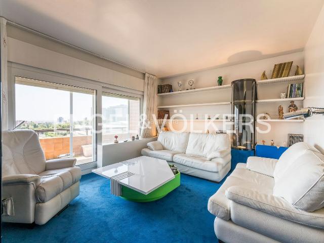 Piso en venta en Barcelona, Pedralbes. Propiedad única piso alto, exterior y luminoso con vistas panorámicas. Pisos.