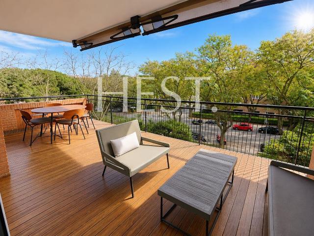 Piso en venta en Barcelona, Pedralbes. Vivir en Pedralbes: espacio, luz y tranquilidad. Pisos.