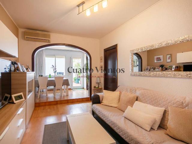 Piso en venta en Barcelona, Poblenou. Vivienda con terraza en la mejor zona de Poblenou. Pisos.