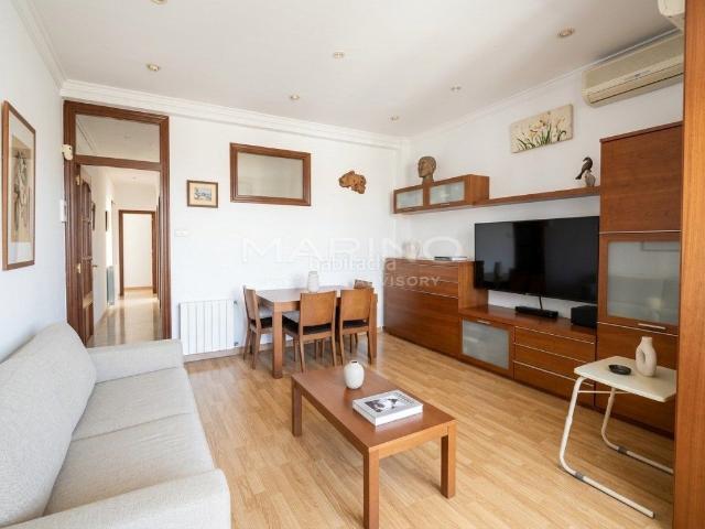 Piso en venta en Barcelona, Poblenou. Luminoso piso de 3 habitaciones con balcón y trastero en Poblenou. Pisos.