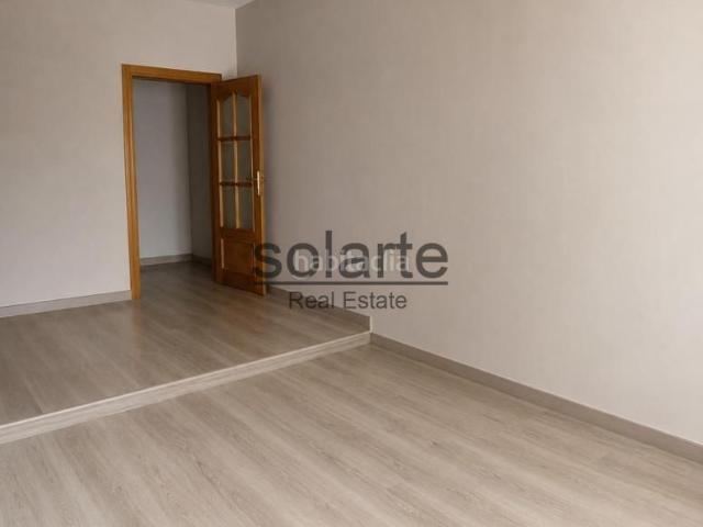 Piso en venta en Barcelona, Porta. Tu nuevo hogar comodidad, amplitud y tranquilidad. Pisos.