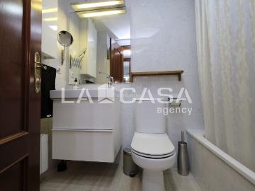 Piso en venta en Barcelona, Porta. AMPLIO PISO LUMINOSO DE 3 HABITACIONES JUNTO AL LLUCMAJOR. Pisos.