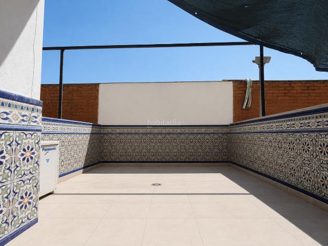 Piso en venta en Barcelona, Porta. Piso con patio privado junto a Plaza Virrei Amat. Pisos.