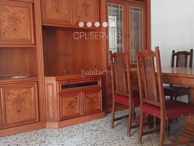 Piso en venta en Barcelona, Prosperitat. Vivienda luminosa de 3 dormitorios con dos balcones junto a Via Júlia. Pisos.