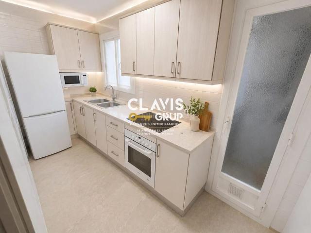 Piso en venta en Barcelona, Prosperitat. Ideal Familias Balcón Exterior 9m 4 habitaciones. Pisos.
