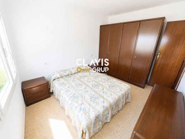 Piso en venta en Barcelona, Prosperitat. Luminoso exterior para entrar a vivir. Pisos.