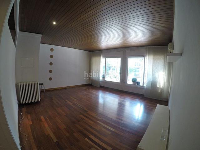 Piso en venta en Barcelona, Putget Farró. Amplia vivienda de 125 m² con cuatro dormitorios y terraza exterior a patio manzana El Putxet i el Farró. Pisos.