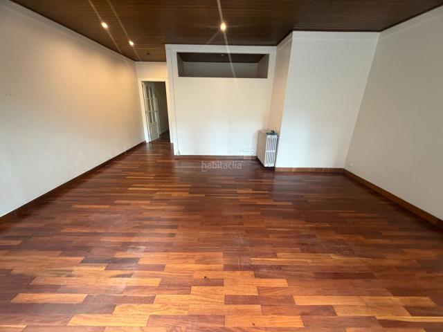 Piso en venta en Barcelona, Putget Farró. Amplia vivienda de 125 m² con cuatro dormitorios y terraza en El Putxet i el Farró. Pisos.