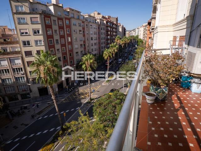 Piso en venta en Barcelona, Putget Farró. AMPLIO PISO DE 110 M² CON 4 HABITACIONES, BALCÓN Y ASCENSOR EN EL PUTXET. Pisos.