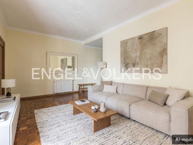 Piso en venta en Barcelona, Putget Farró. Acogedor piso con balcón en Putxet. Pisos.