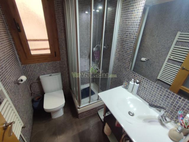 Piso en venta en Barcelona, Putget Farró. Bonito piso con balcón. Pisos.