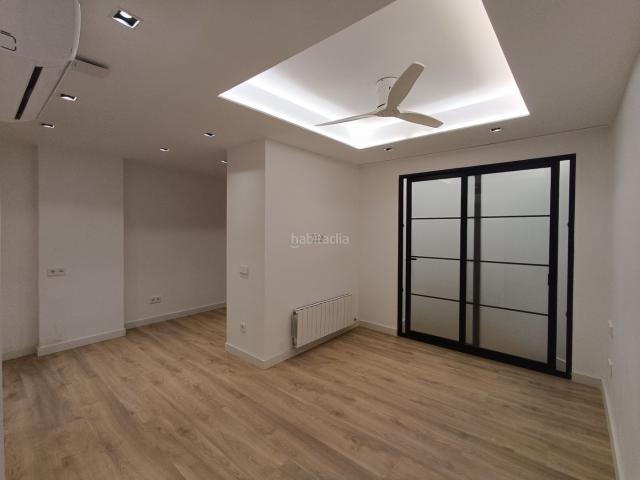 Piso en venta en Barcelona, Putget Farró. Espacio polivalente ideal para vivir y trabajar. Pisos.