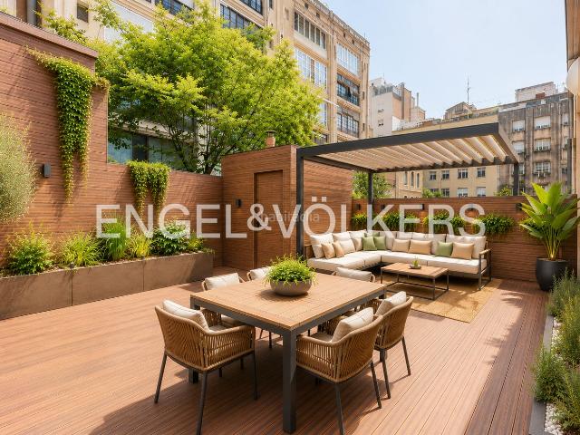 Piso en venta en Barcelona, Putget Farró. Exclusiva vivienda reformada con terraza al lado Plaza Kennedy. Pisos.