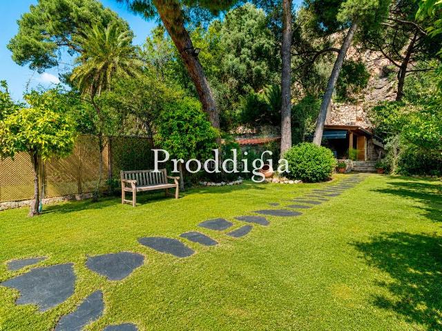 Piso en venta en Barcelona, Putget Farró. IMPRESIONANTE INMUEBLE CON JARDÍN DE 600M2 EN EL PUTXET. Pisos.