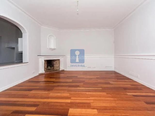 Piso en venta en Barcelona, Putget Farró. Magnífico Bajos alquilado en venta en Calle Vallirana de Barcelona. Pisos.
