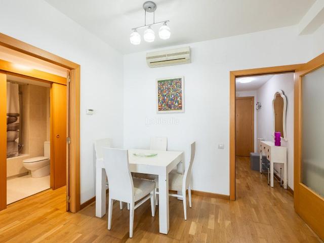 Piso en venta en Barcelona, Raval. 2 dormitorios en edificio Núñez i Navarro Ascensor. Pisos.