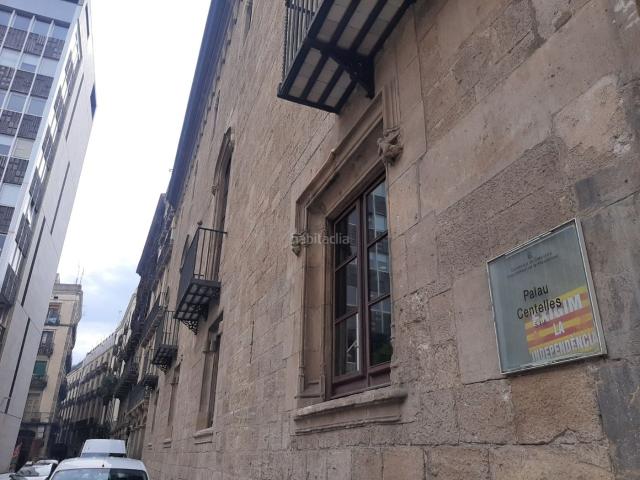 Piso en venta en Barcelona, Raval. Venta en Rentabilidad piso Barcelona. Pisos.