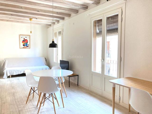 Piso en venta en Barcelona, Raval. Vivienda amueblada en Ciutat Vella, a cinco minutos a pie de las Ramblas y del Gran Teatro del Liceu. Pisos.