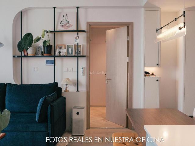 Piso en venta en Barcelona, Raval. Vivienda con licencia turística y terraza privada en venta en El Raval. Pisos.