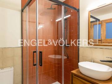 Piso en venta en Barcelona, Raval. Apartamento modernista exclusivo de 3 dormitorios en el corazón de Barcelona. Pisos.