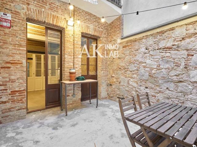 Piso en venta en Barcelona, Raval. Apartamento reformado en planta baja en venta en Peu de la Creu, Raval. Pisos.