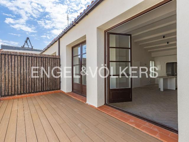 Piso en venta en Barcelona, Raval. Ático de obra nueva con terraza junto a La Rambla. Pisos.