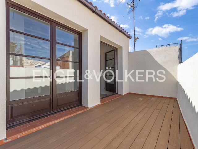 Piso en venta en Barcelona, Raval. Ático de obra nueva con terraza junto a La Rambla. Pisos.